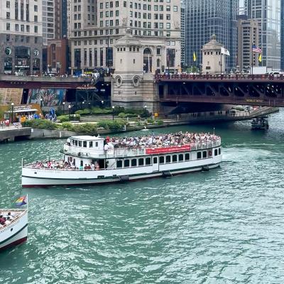 A Front-Row Seat to Chicago’s Architectural Marvels: Experience the CAC River Cruise